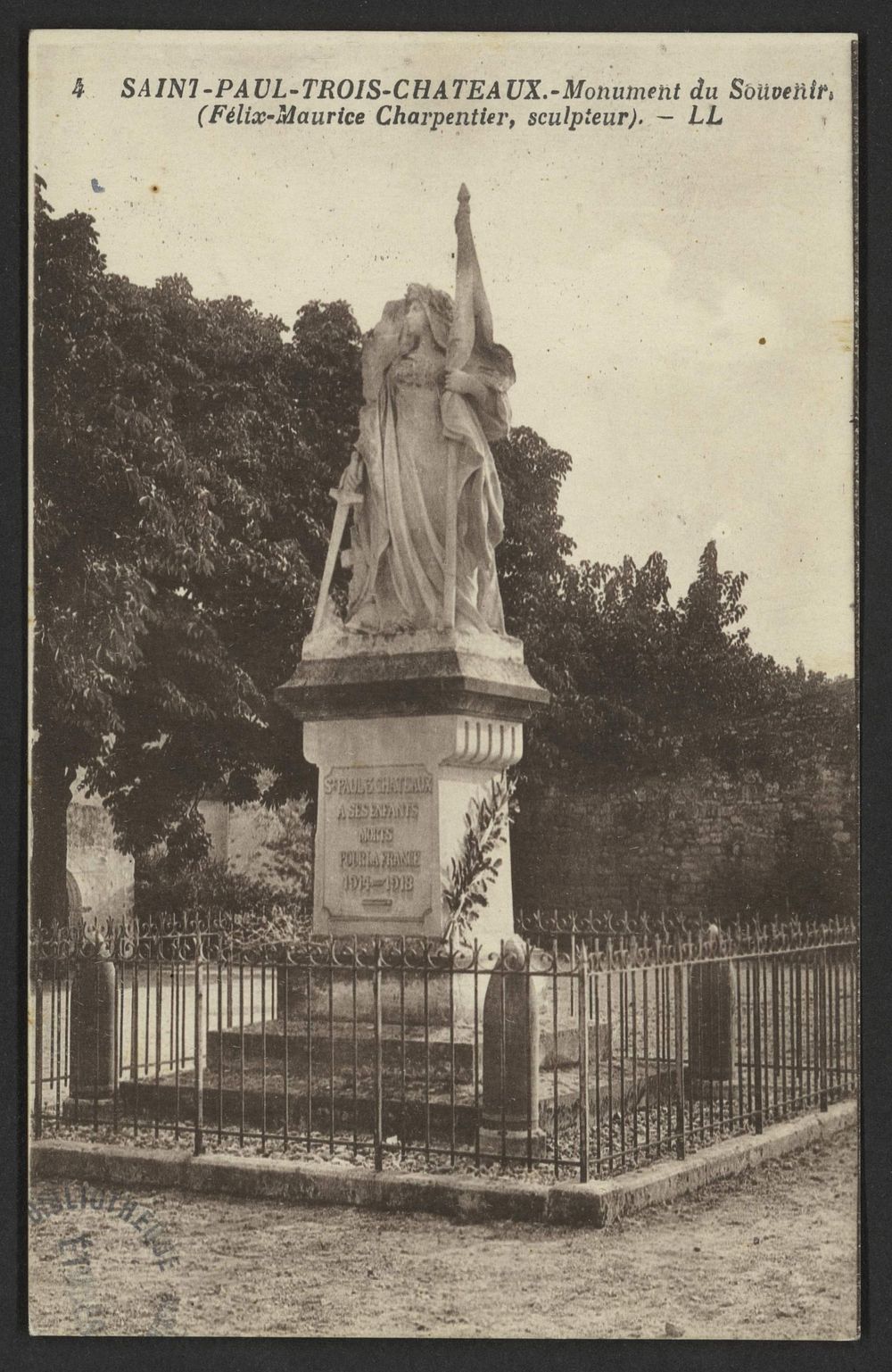 Saint-Paul-trois-Châteaux. - Monument du Souvenir. (Félix-Maurice Charpentier, sculpteur)
