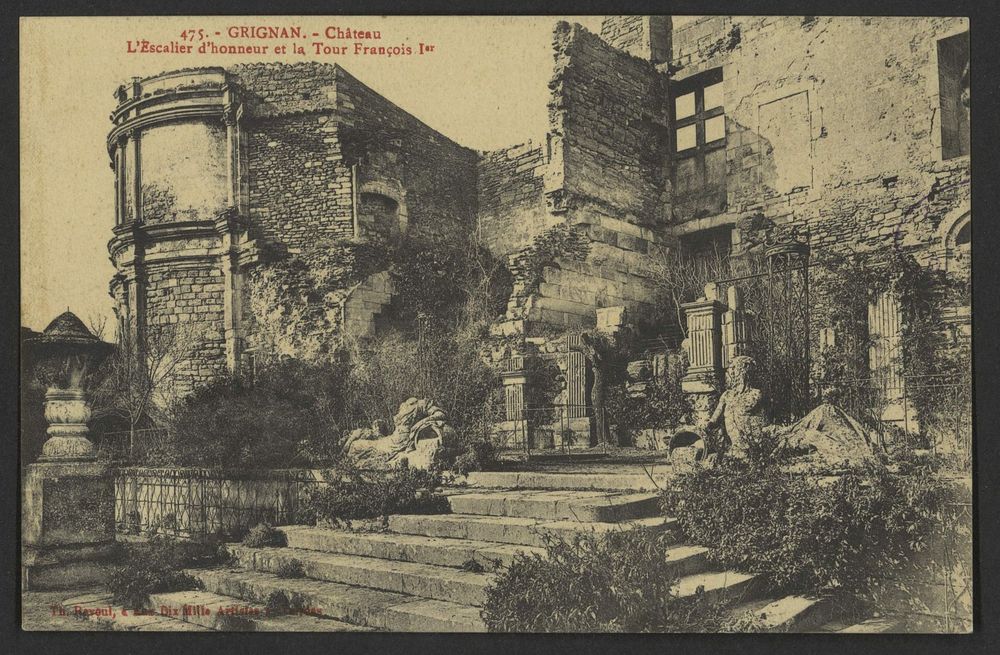 Grignan. - Château - L'Escalier d'honneur et la Tour François Ier