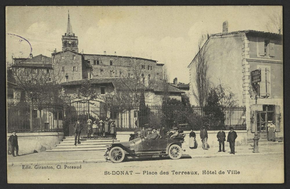 St-Donat - Place des Terreaux, Hotel de ville