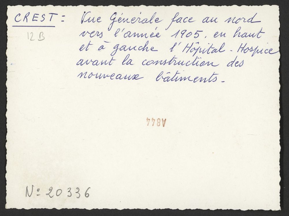 Vue générale face au nord vers l'année 1905, en haut et à gauche de l'hôpital-Hospice avant la construction des nouveaux bâtiments