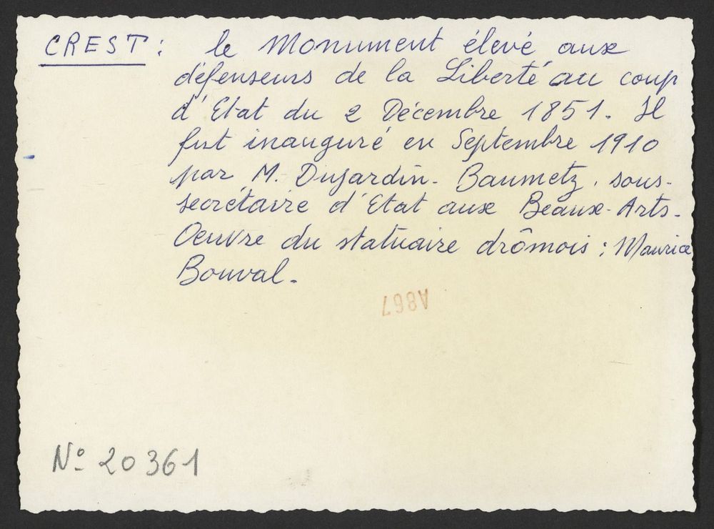 Le monument élévé aux défenseurs de la liberté au coup d'Etat du 2 décembre 1851, œuvre du statuaire drômois Maurice Bouval, inauguré en septembre 1910 par M. Dujardin-Baumetz, sous-secrétaire d'état aux Beaux-Arts