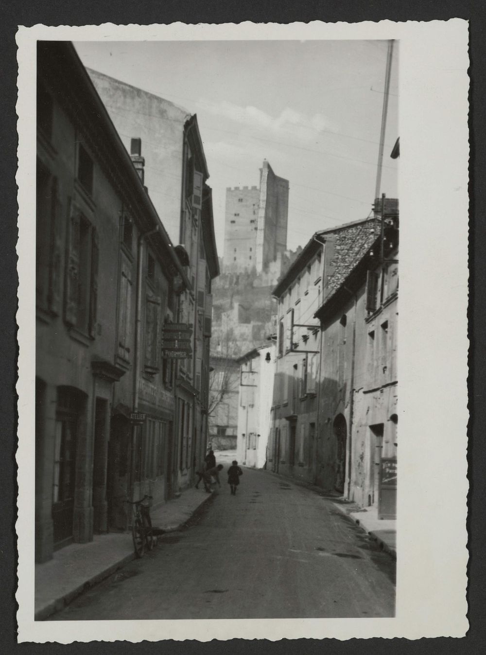 La rue des Alpes, face à l'ouest