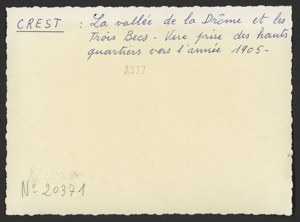 La vallée de la Drôme et les Trois Becs : vue prise des hauts quartiers de Crest vers l'année 1905