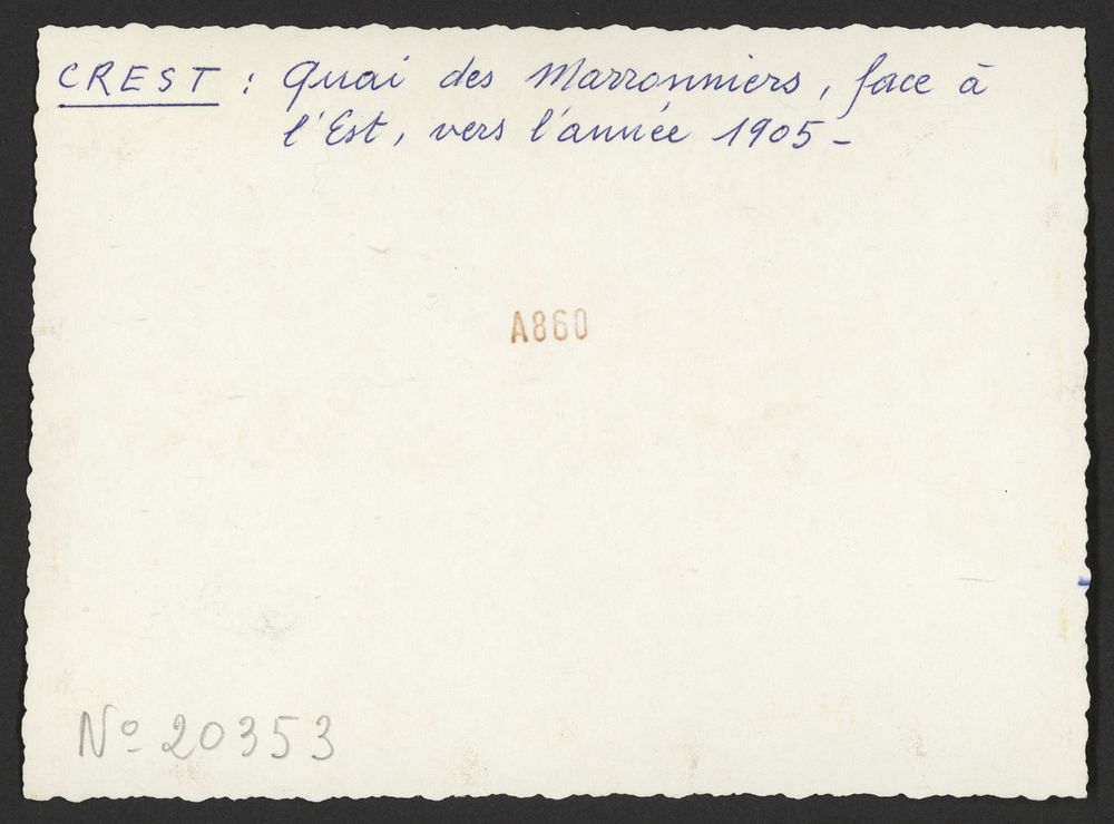 Le quai des marronniers à Crest, face à l'est