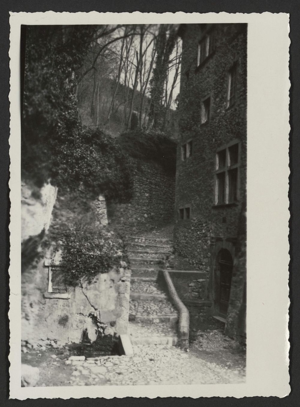 La fontaine de Saboury et la maison Vongeheur à Crest