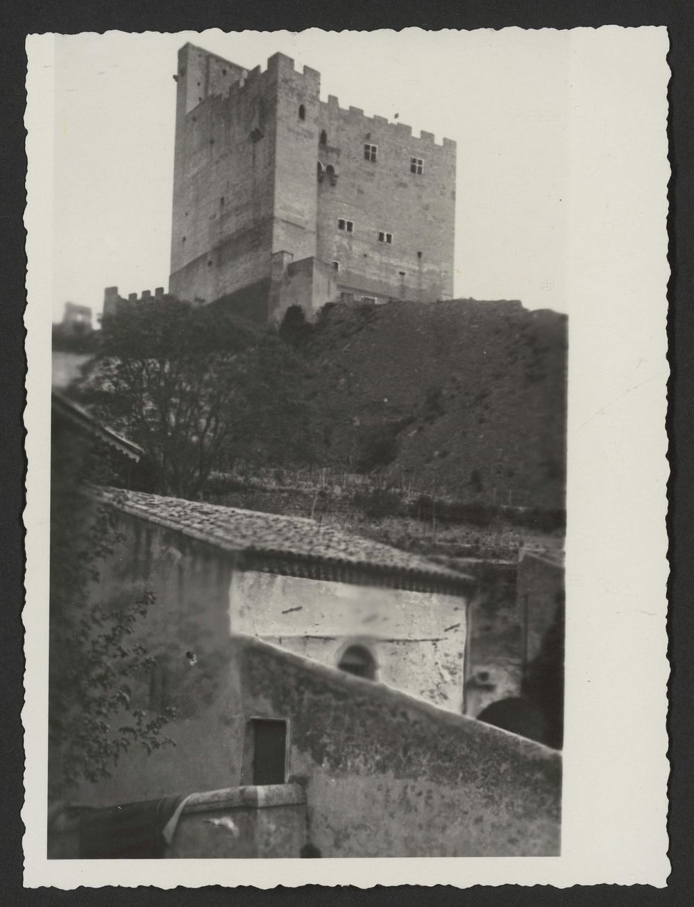 La tour de Crest, propriété de la famille Chabrières, photo prise de l'hôpital-hospice