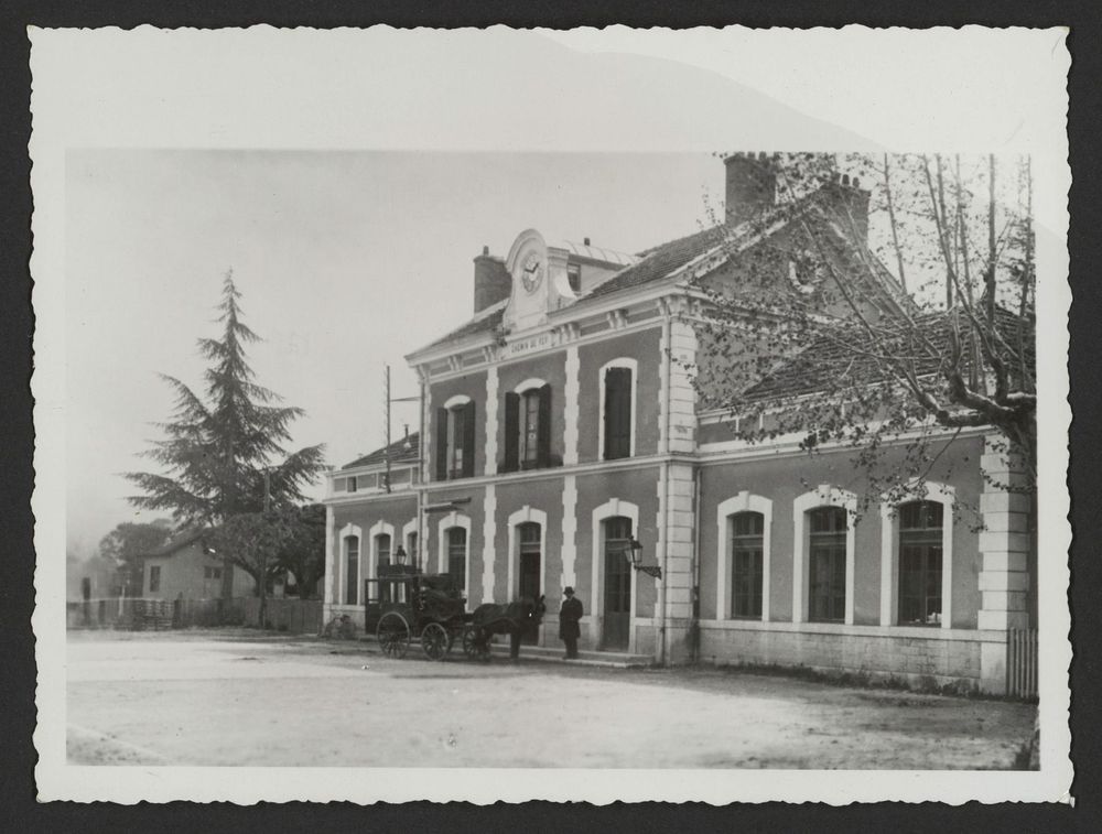 La gare de Die avec un fiacre d'hôtel