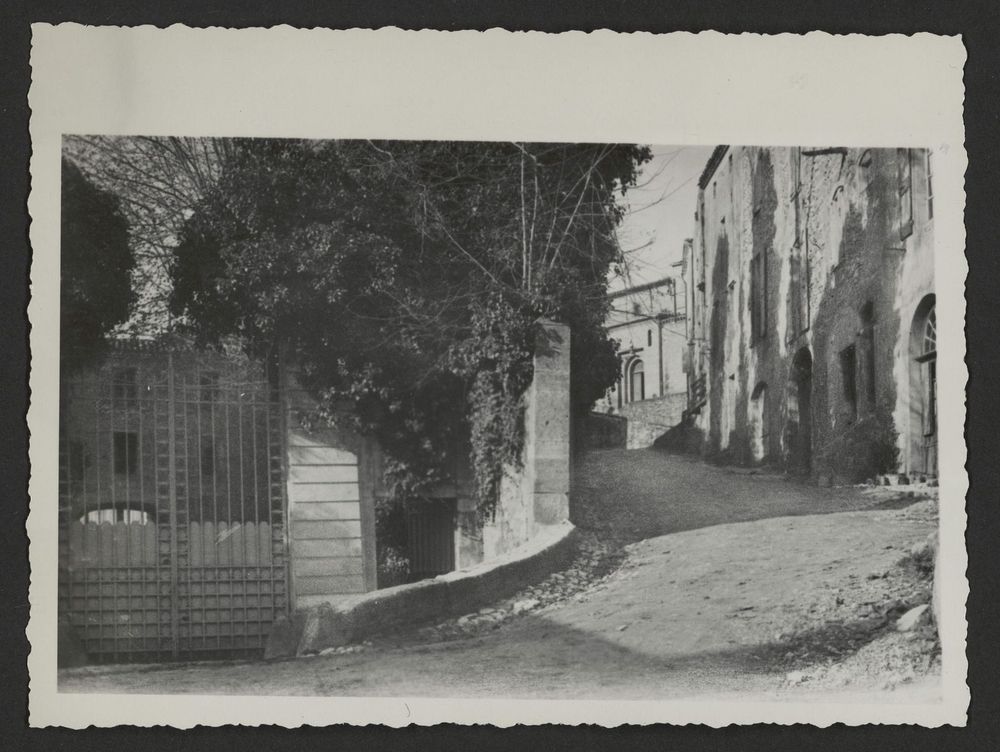 Rue donnant sur l'Eglise