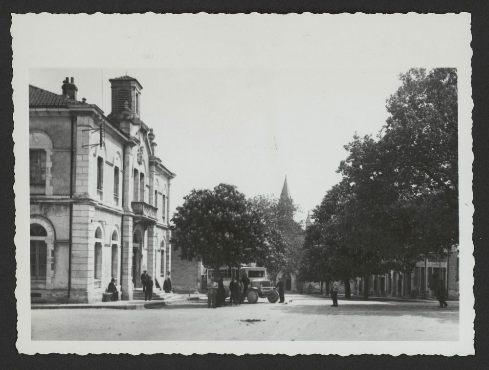 Place centrale de Marsanne