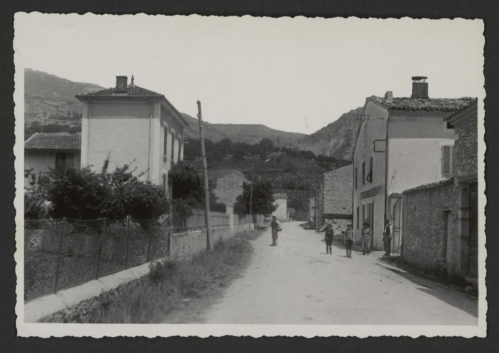 La rue du village, côté de La Charce