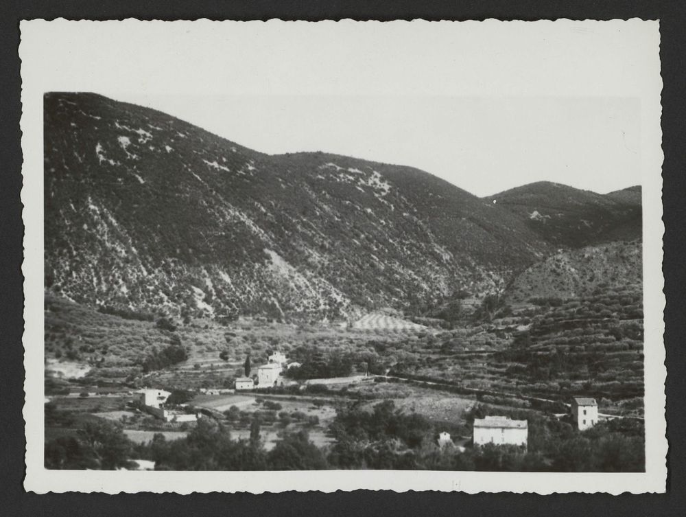 Vue générale du quartier du Bas Rieu et montagne de l'Esseuillon