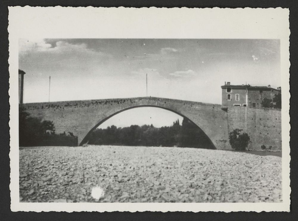 Le pont pris en amont