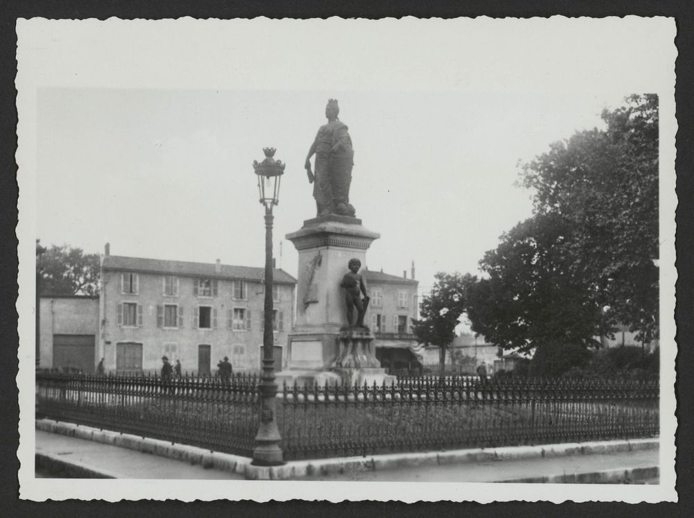 Place Carnot. Monument des Etats Généraux