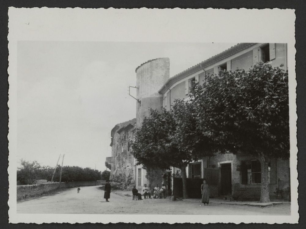 Tour du côté ouest, près de l'hôtel Roustan