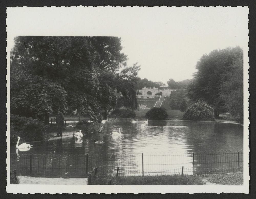 Le parc Jouvet, en regardant vers le Champ de Mars