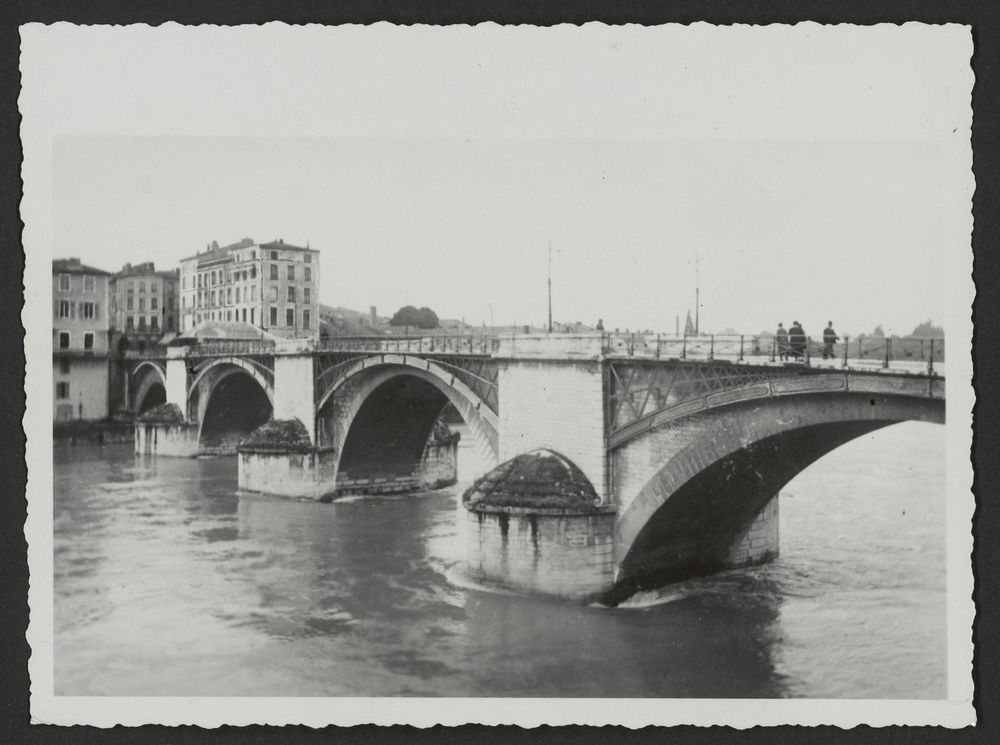 Bourg-de-Péage et le vieux pont vus de Romans-sur-Isère