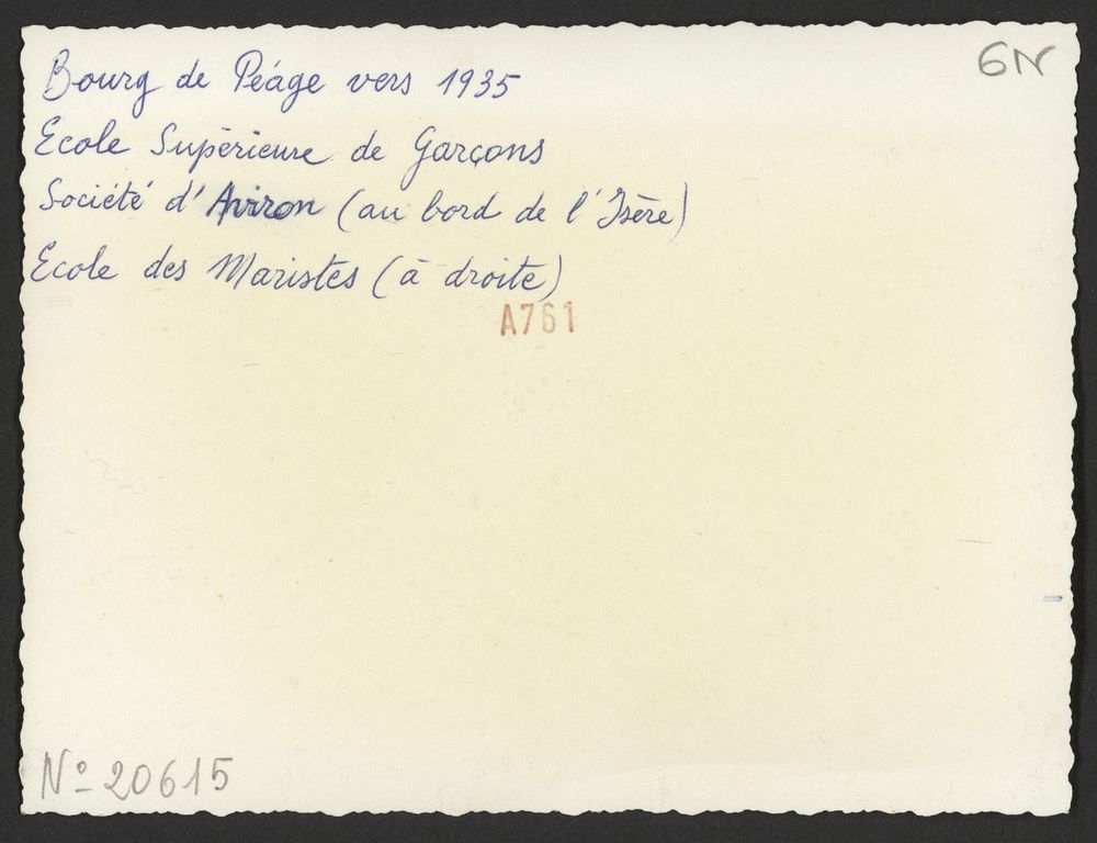 Ecole supérieure de garçons de Bourg-de-Péage, Société d'Aviron au bord de l'Isère et école des Maristes à droite.