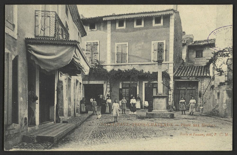 Saint-Paul-Trois-Châteaux. - Place aux Herbes