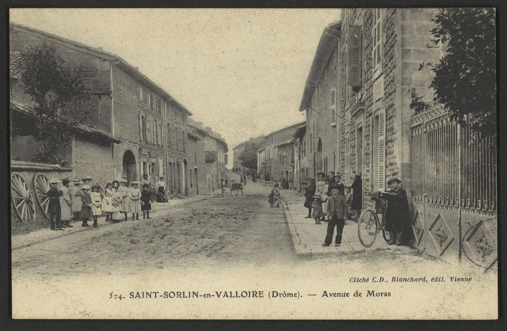 Saint-Sorlin-en-Valloire (Drôme). - Avenue de Moras