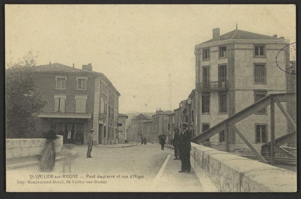 St Vallier-sur-Rhône - Pont de pierre et rue d'Alger