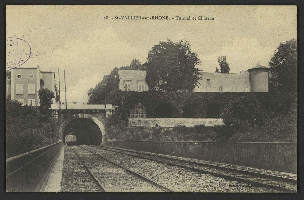 St Vallier-sur-Rhône. - Tunnel et Château