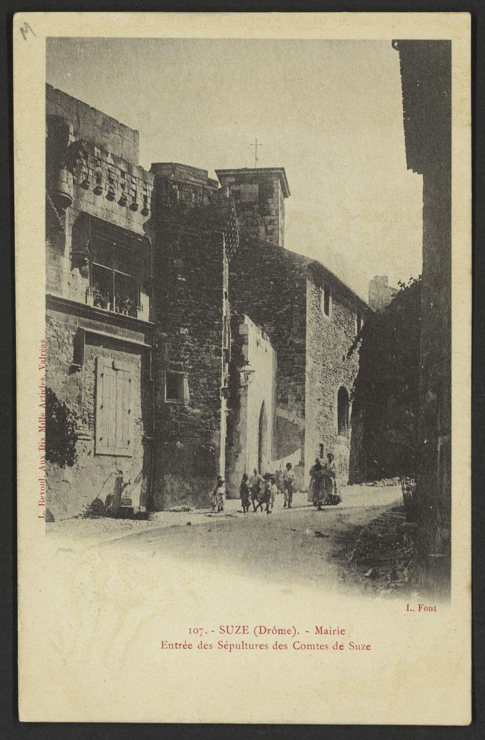 Suze (Drôme). - Mairie - Entrée des sépultures des Comtes de Suze