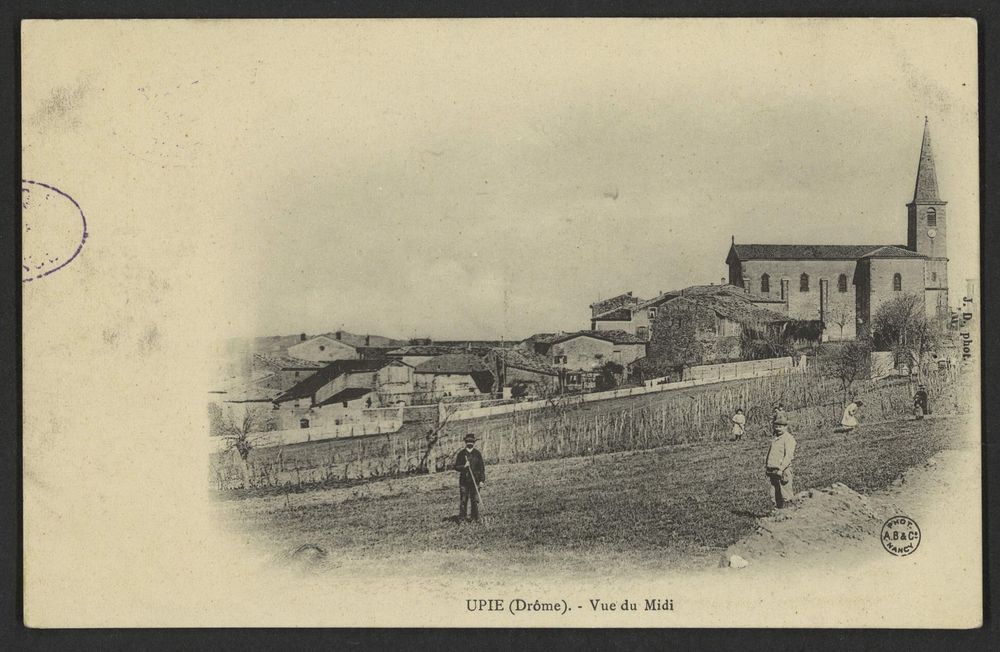 Upie (Drôme). - Vue du Midi