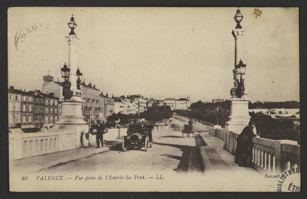 Valence - Vue prise de l'entrée du Pont