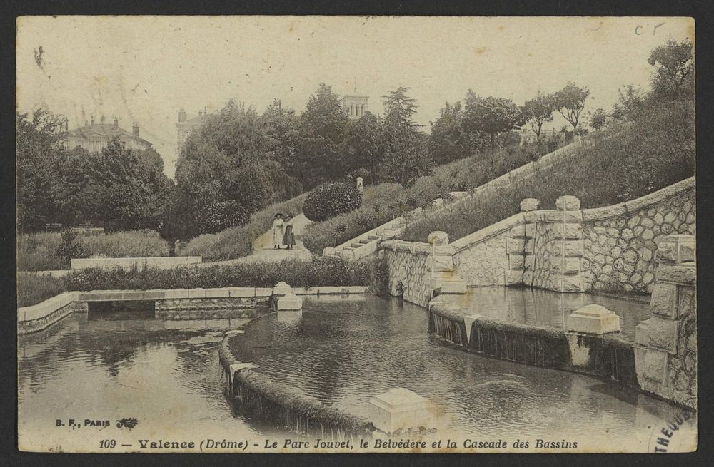 Valence - Le Parc Jouvet, le Belvédère et la cascade des Bassins