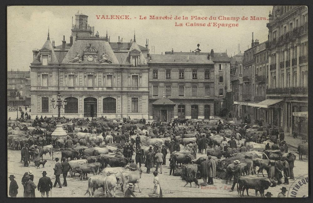 Valence - Le Marché de la Place du Champs de Mars. La Caisse d'Epargne