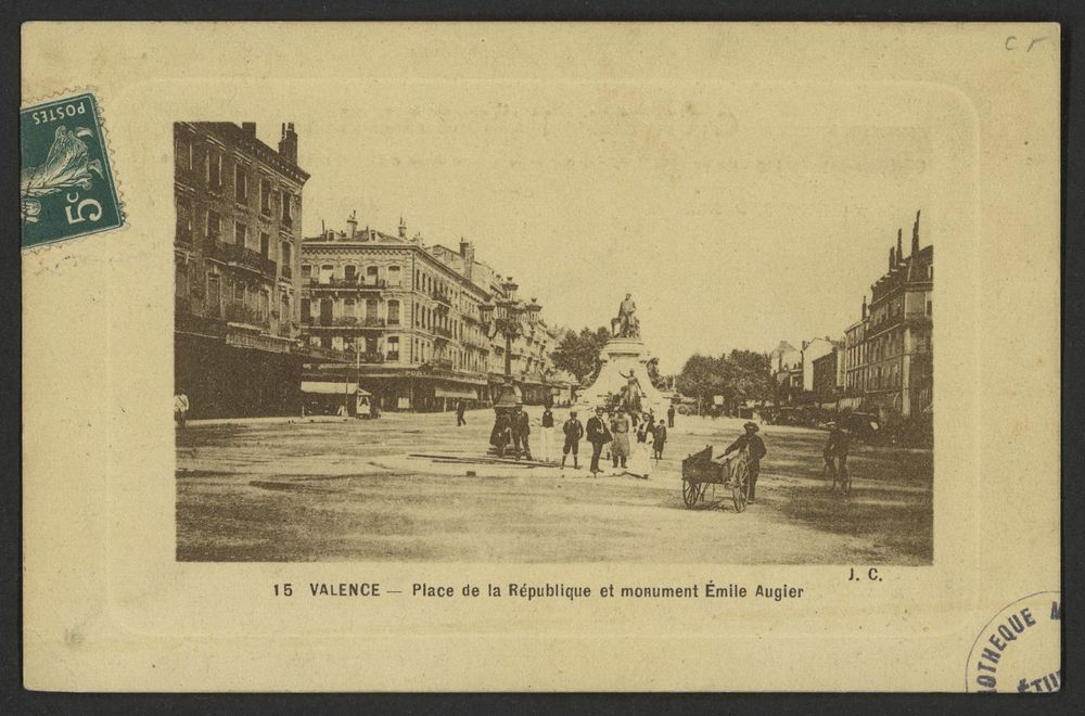 Valence - Place de la République et momument Émile Augier