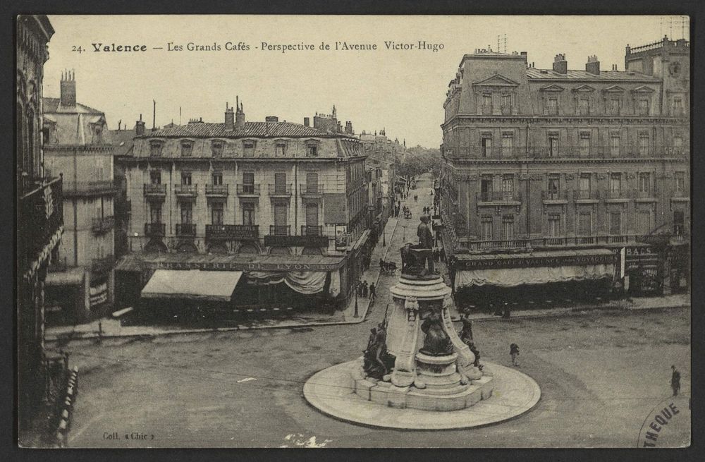 Valence - Les Grands Cafés - Perspective de l'Avenue Victor Hugo