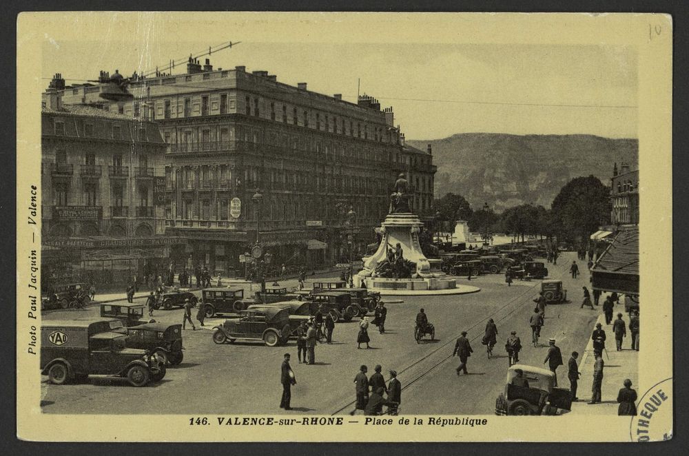 Valence-sur-Rhône - Place de la République