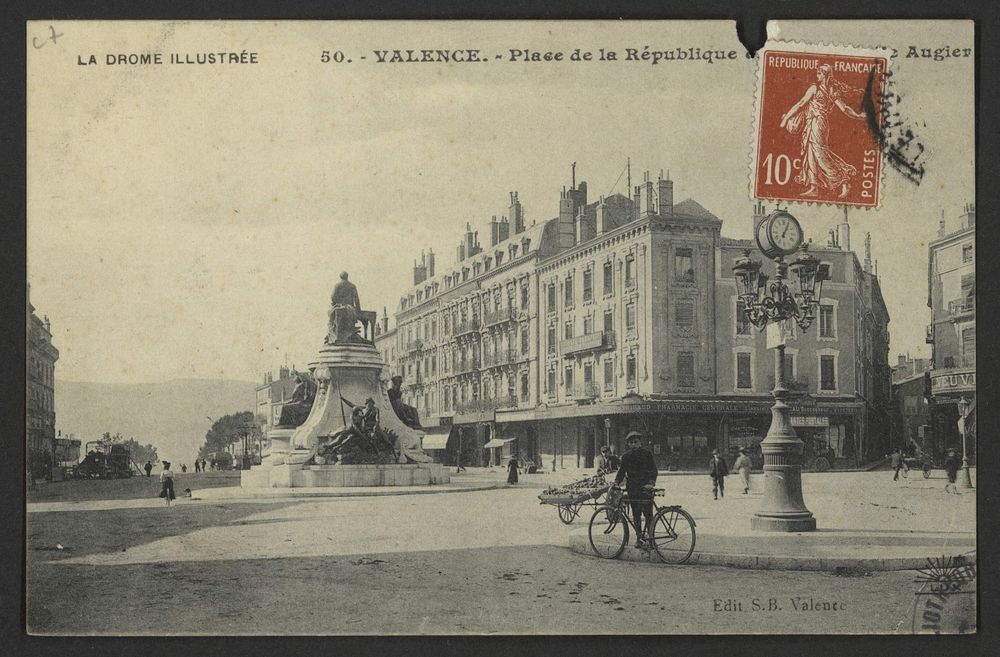 Valence - Place de la République et Statue Émile Augier