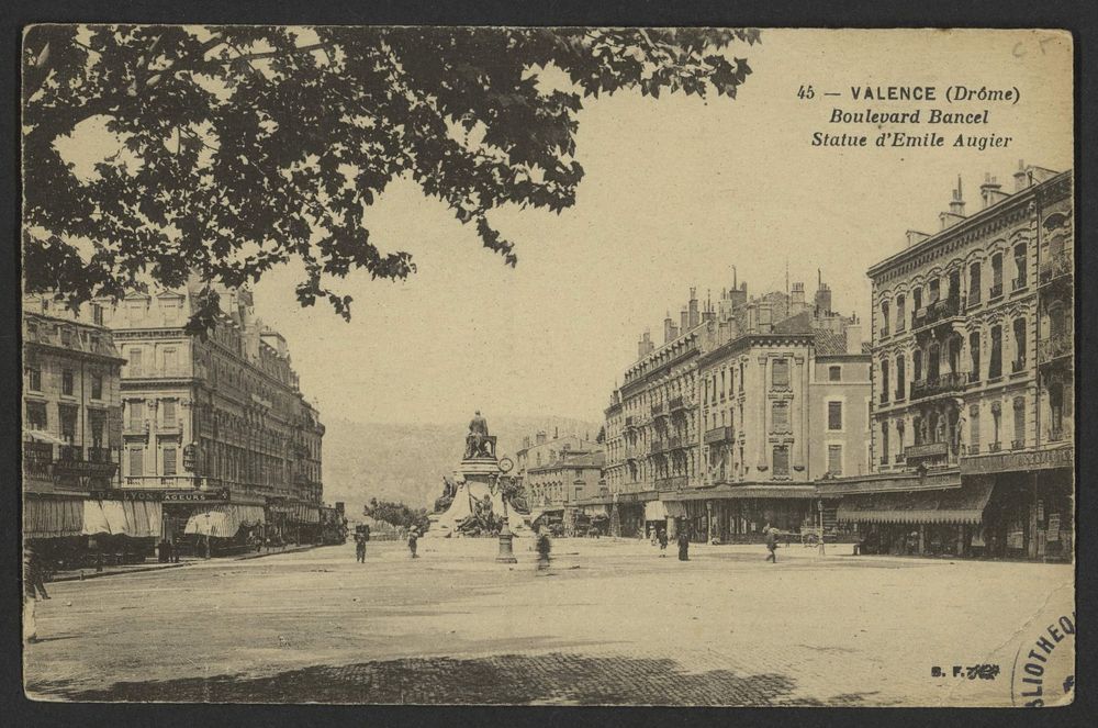 Valence (Drôme) Boulevard Bancel - Statue d'Emile augier