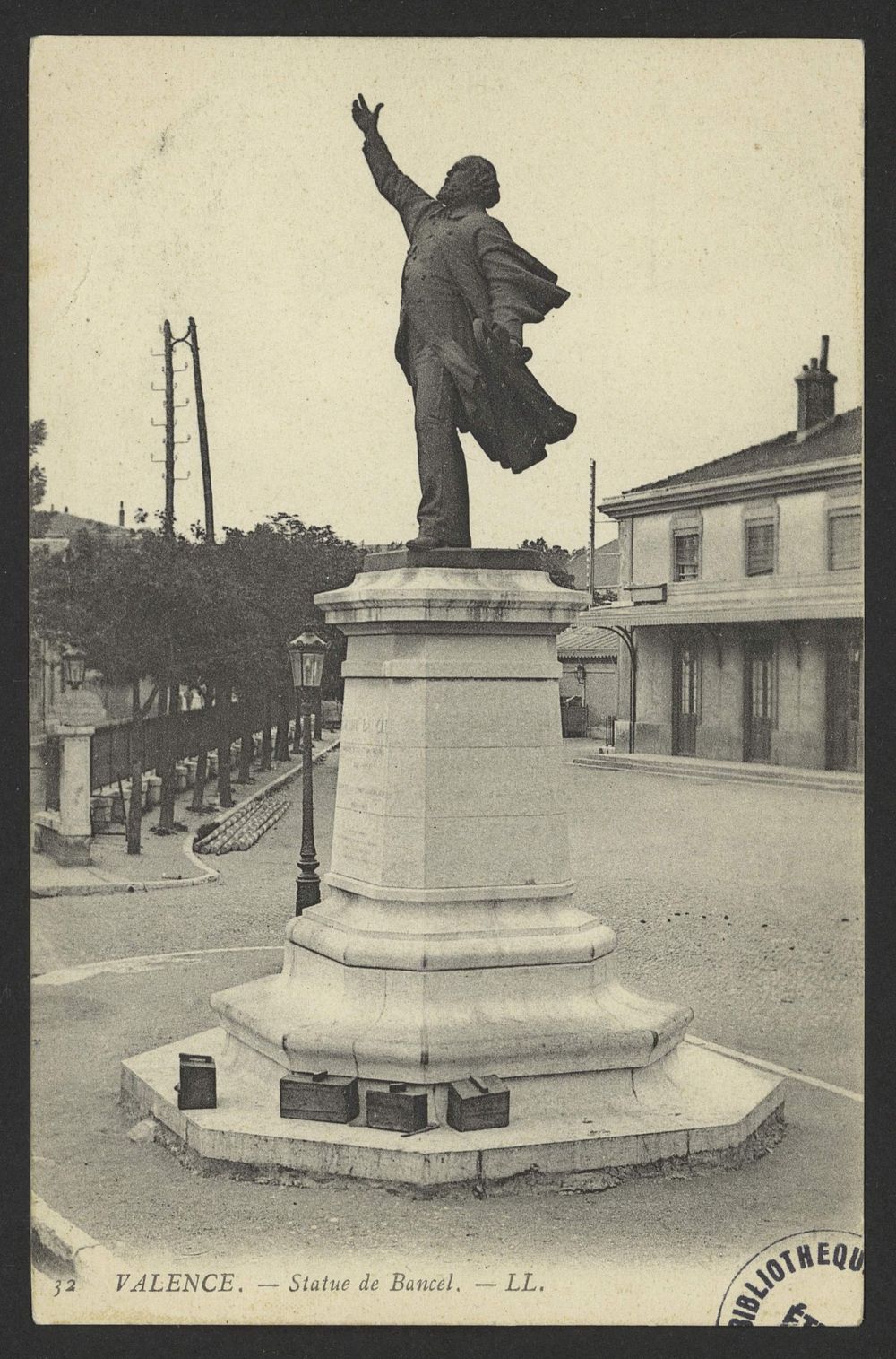 Valence - Statue de Bancel