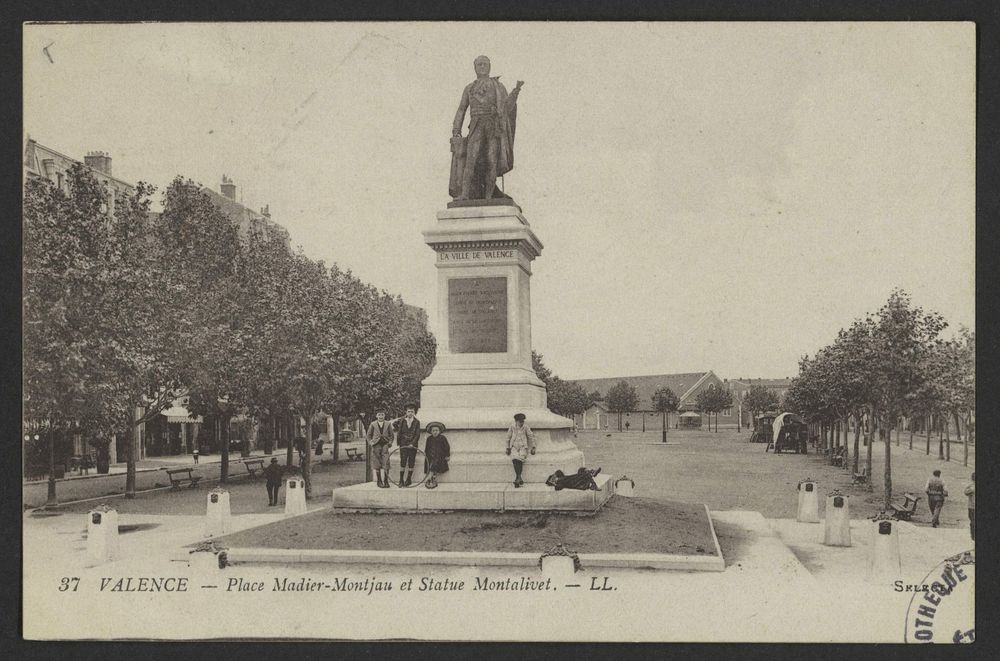 Valence - Place Madier-Montjau et Statue Montalivet