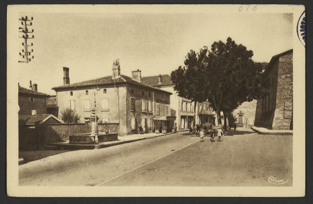 Le Grand-Serre (Drôme)  -  Place de la Mairie (côté nord)
