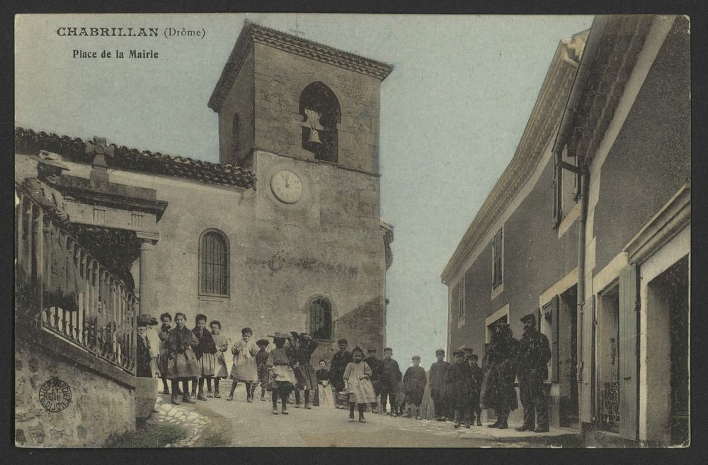 Chabrillan (Drôme) Place de la Mairie