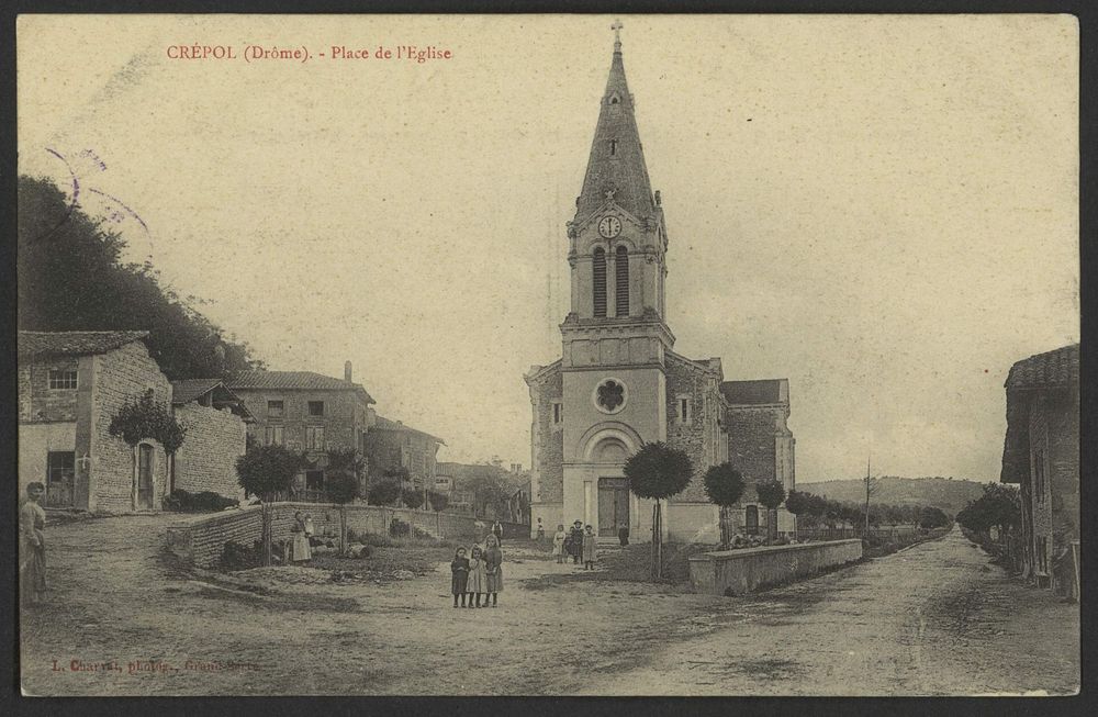 Crépol (Drôme). - Place de l'Eglise