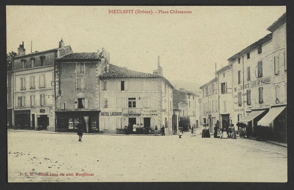 Dieulefit (Drôme). - Place Châteauras
