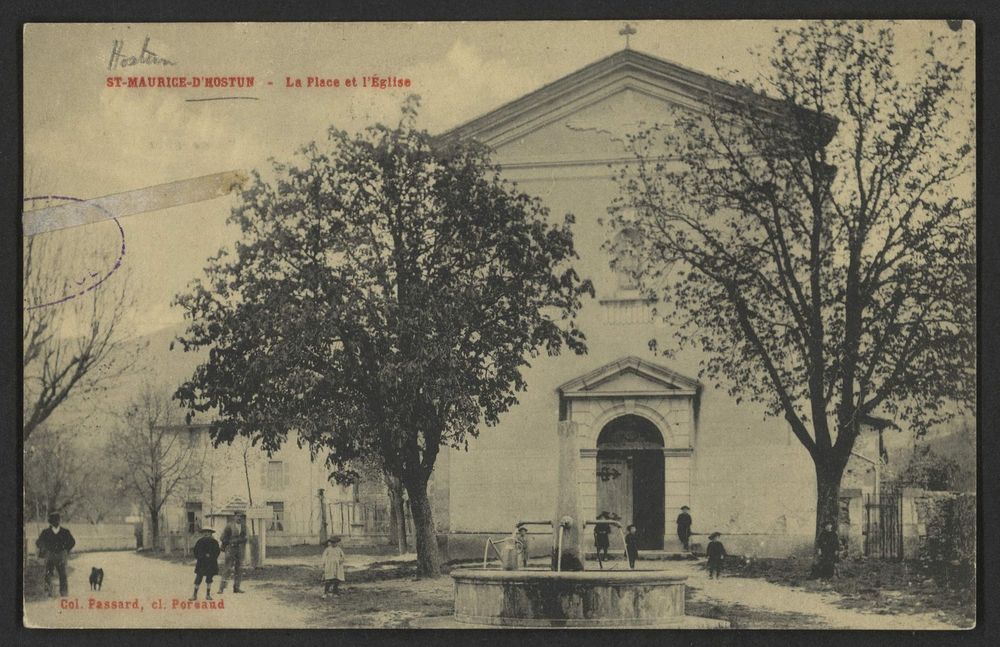 St-Maurice-d'Hostun - La Place et l'Eglise
