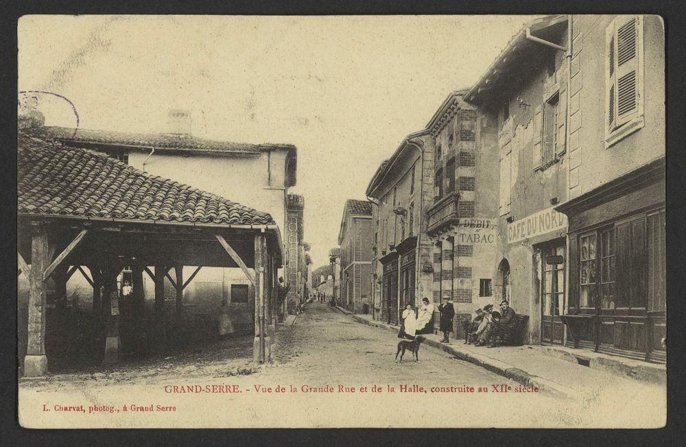 Grand-Serre - Vue de la Grande Rue et de la Halle, construite au XIIè siècle