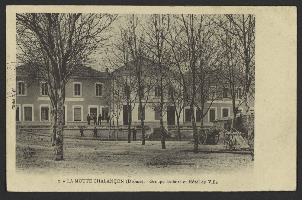 La Motte-Chalançon (Drôme) - Groupe scolaire et Hôtel de Ville