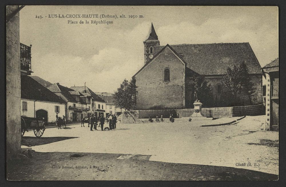 Lus-la-Croix-Haute (Drôme), alt. 1050 m - Place de la République