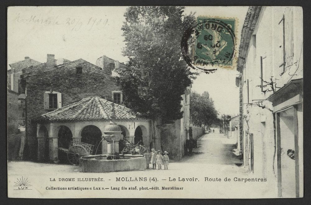 Mollans - Le lavoir. Route de Carpentras