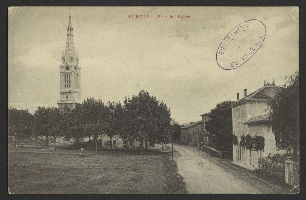 Mureils - Place de l'Eglise