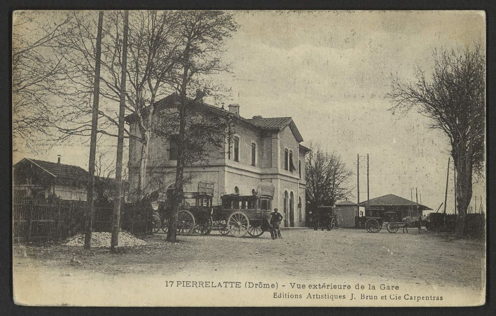 Pierrelatte (Drôme) - Vue extérieure dela gare