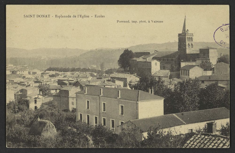 Saint-Donat - Esplanade de l'Eglise - Ecoles