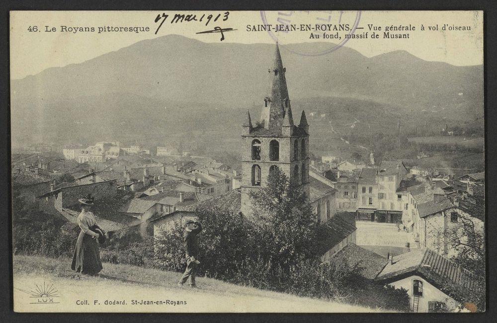 Saint-Jean-en-Royans - Vue générale à vol d'oiseau. Au fond, massif de Musant